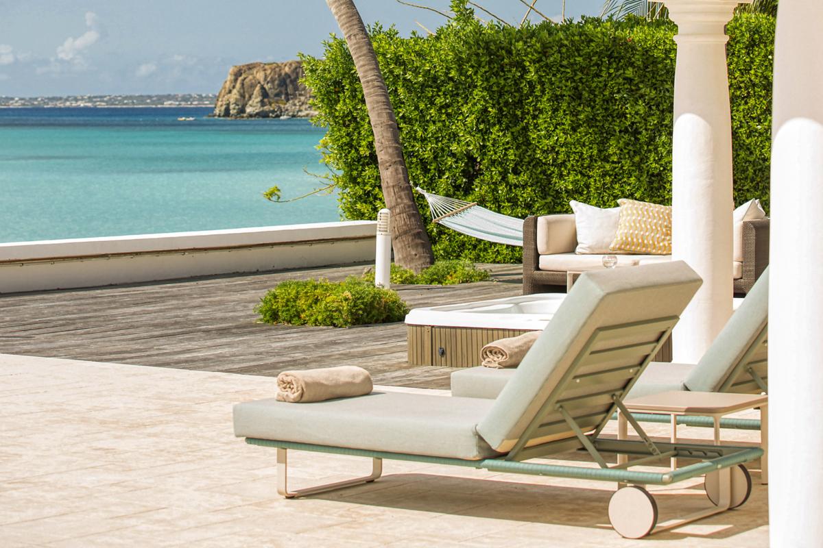 13-PetitePlage4-OutdoorSeating_A louer villa Grand Case Saint Martin